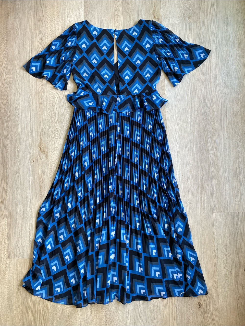 Club Monaco Blue Geometric Pleated Midi Dress Flutter Sleeve Peplum Size 4 - Picture 8 of 14